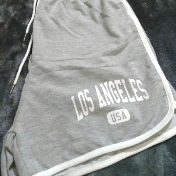 Womens shorts - Picture 2 of 2